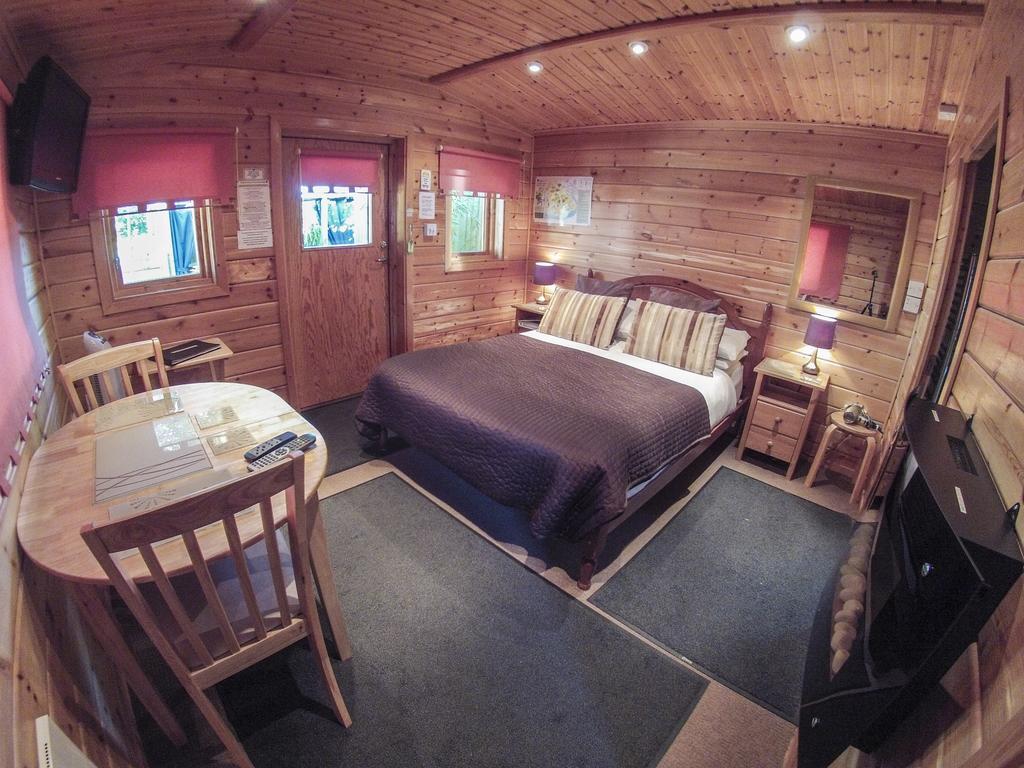 Cypress Log Cabins Accommodation Godshill  Номер фото